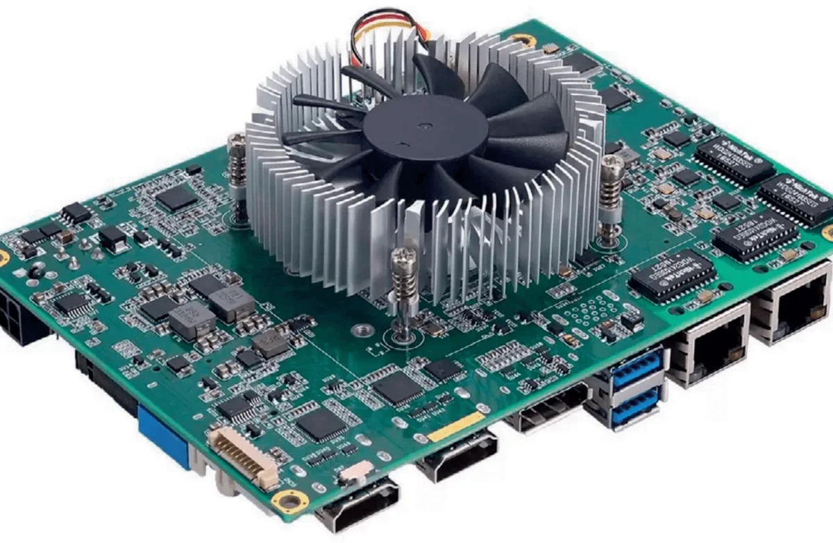Axiomtec CAPA13R 3.5″ embedded ploča sa AMD Ryzen™ V1807B/V1605B procesorom
