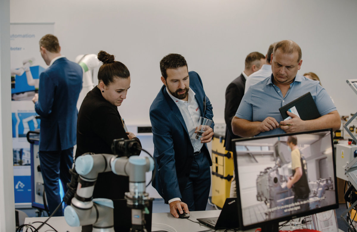 Ovde stručnjaci mogu razmeniti svoje ideje. Zajednički fokus na temu iz budućnosti robotske obrade stvoriće nove ideje i partnerstva.Photo: SCHUNK