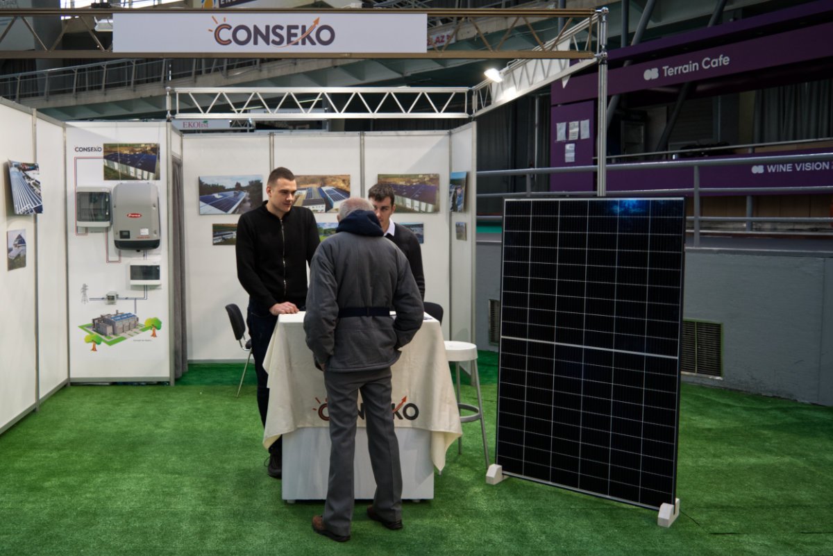 Conseko je od 2008. godine u oblasti fotonapnoskih solarnih tehnologija uz ponudu nemačke i holadnse tehnologije. 