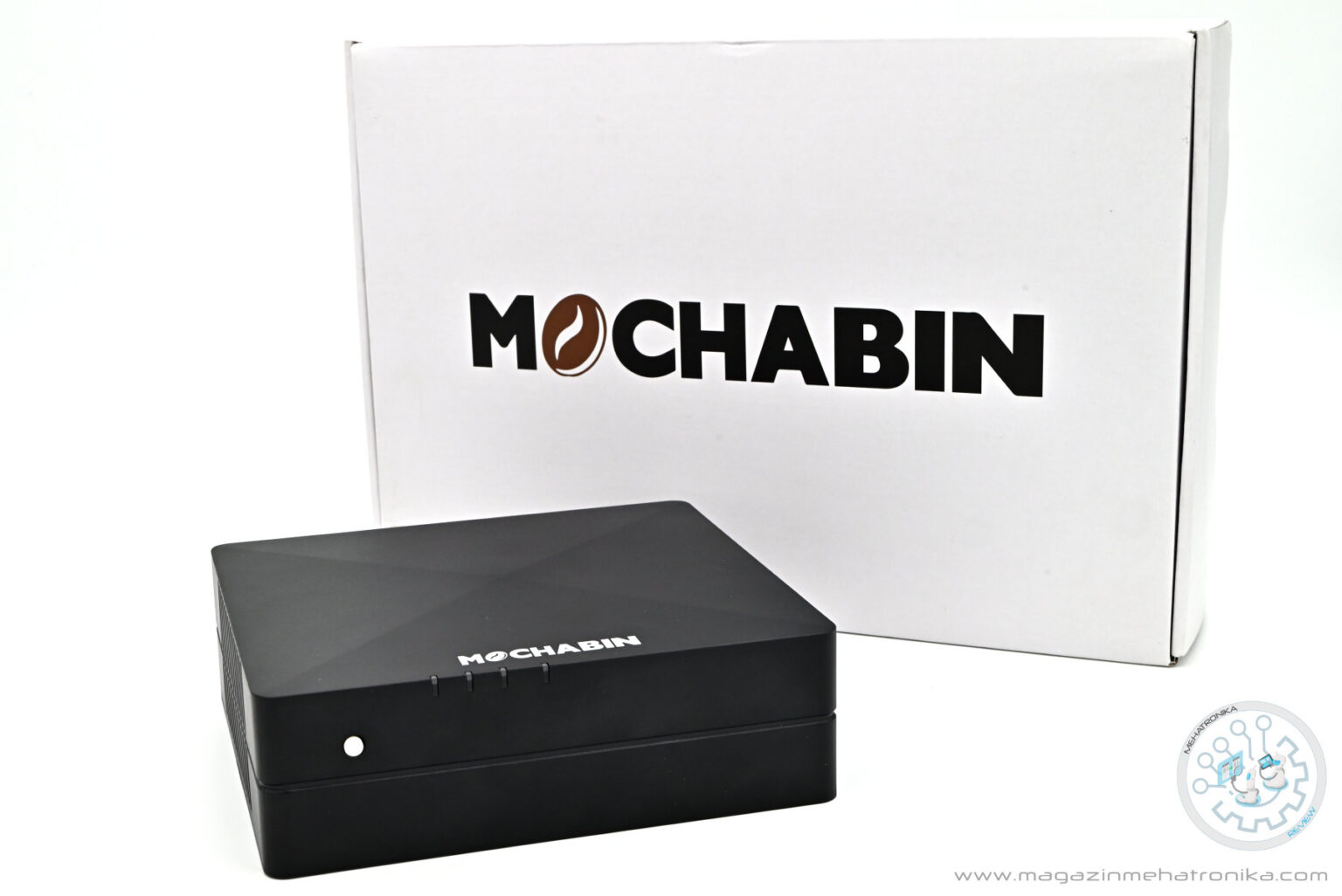 MOCHAbin router with box