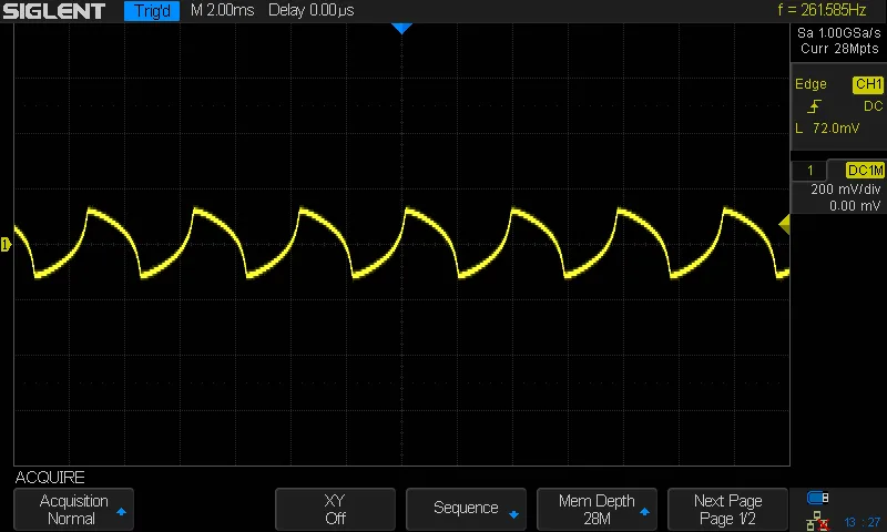 An oscilloscope shot showing a triangle-like wave.