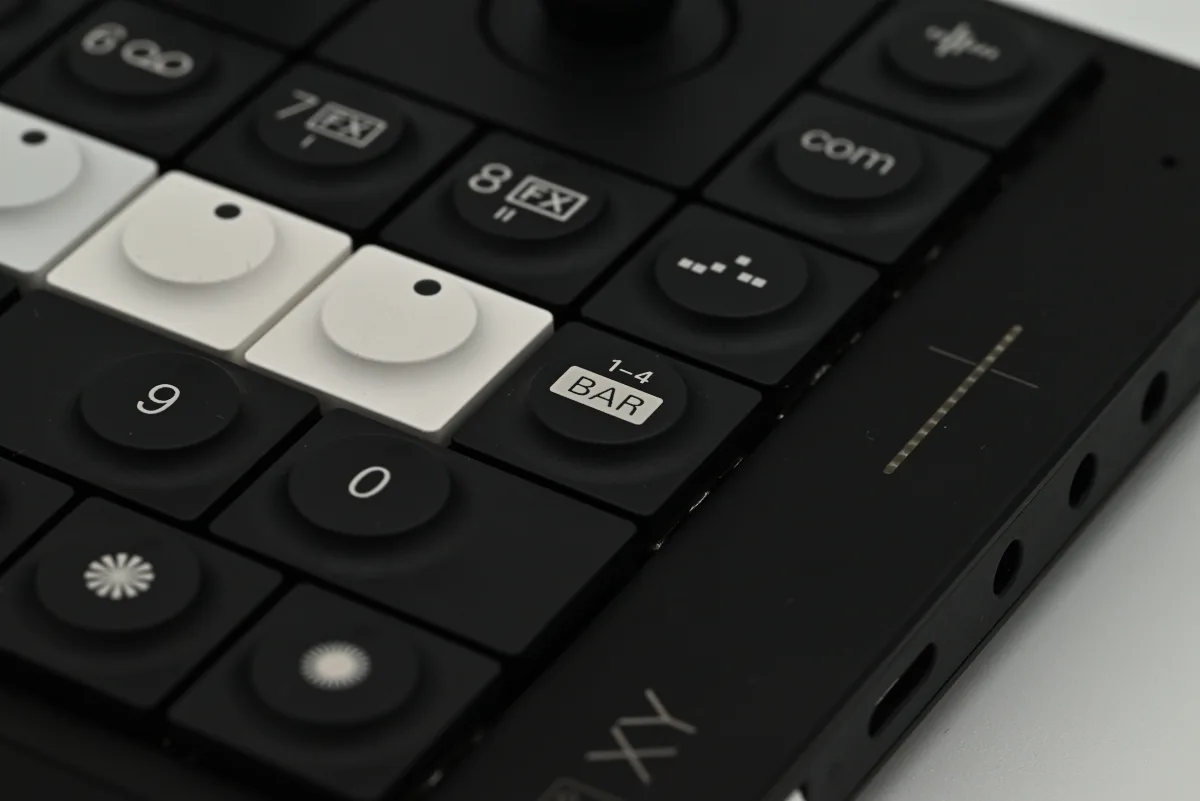 A close-up of the new "bar" button, that allows for extending patterns up to four bars.