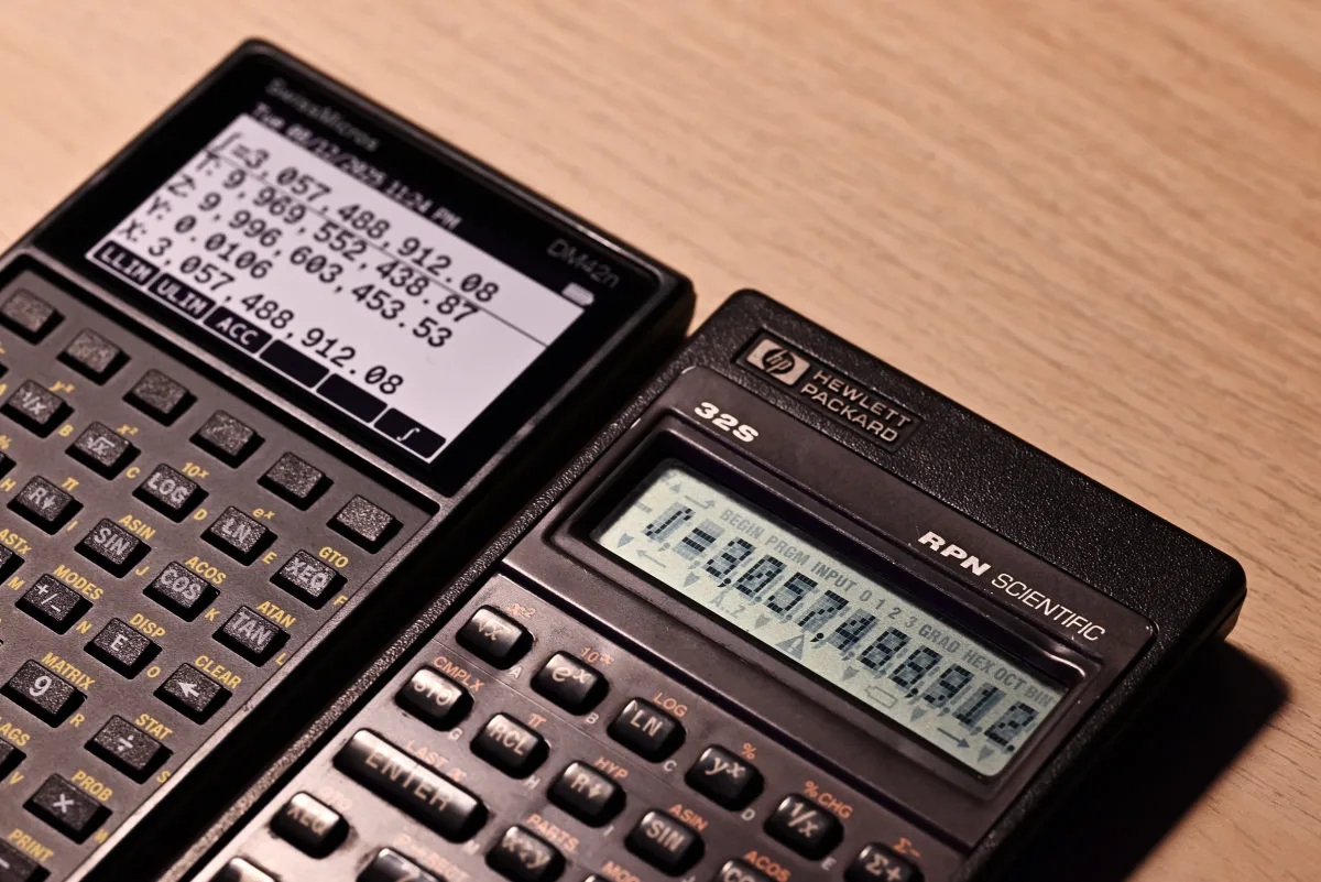 The DM42n and an HP-32S computing the same integral and showing the result - 3057488912 - on their displays.