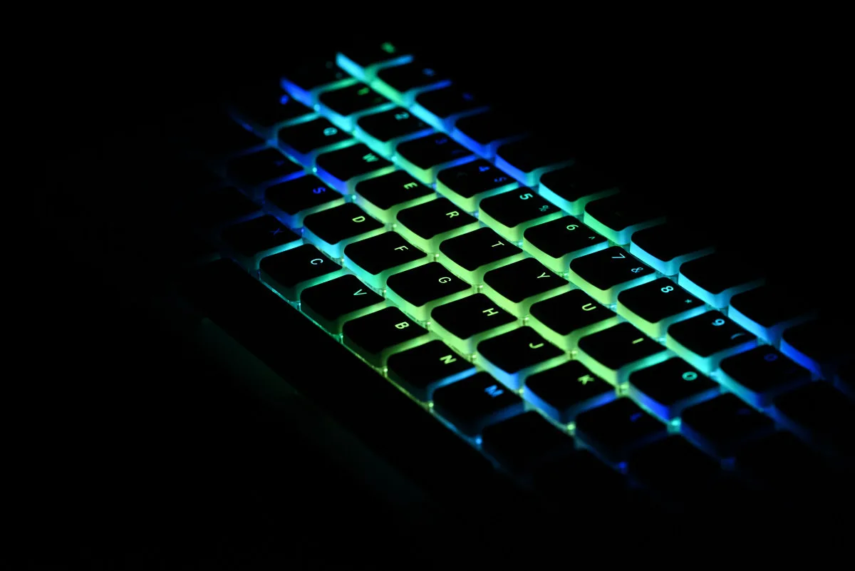 Another photo of the keyboard's RGB backlights working, this time showing a blue-to-green typing heatmap.