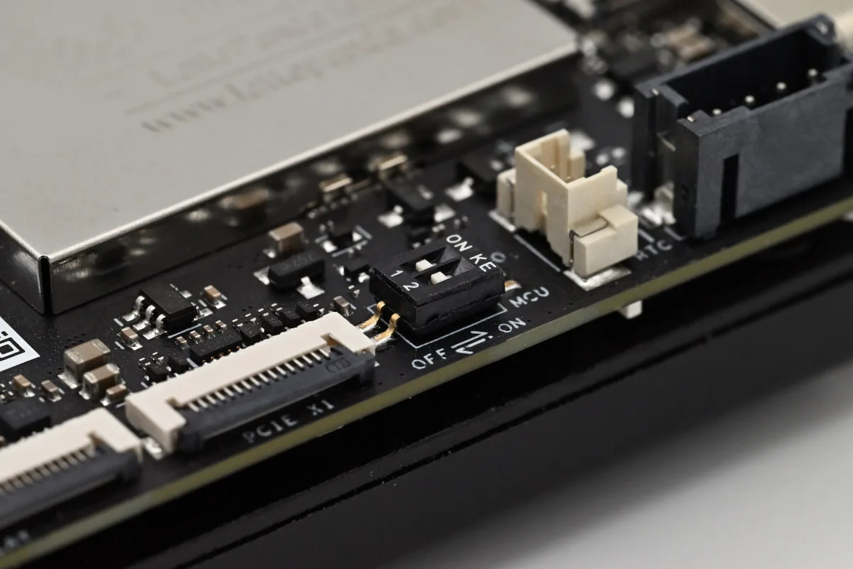 A photo showing the dual DIP switch on the board, used for controlling boot-up and power-on behavior.