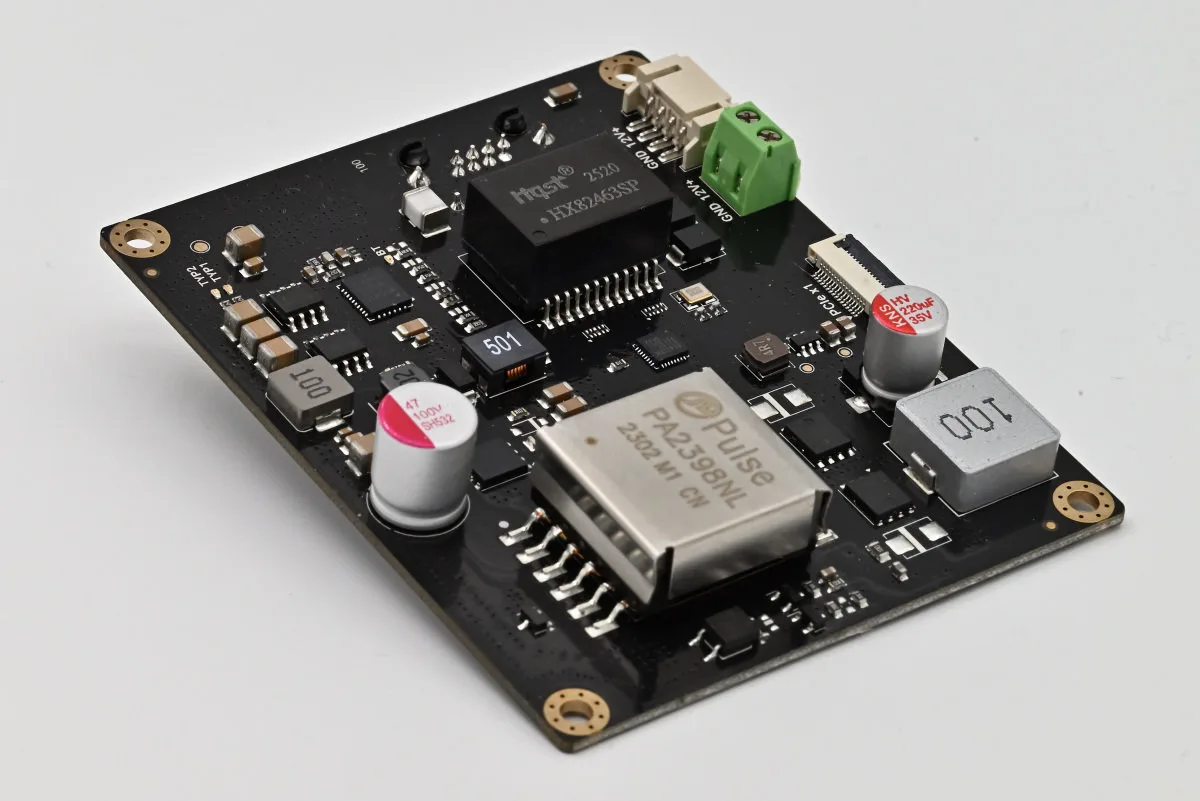 A photo of the PoE++ expansion board.