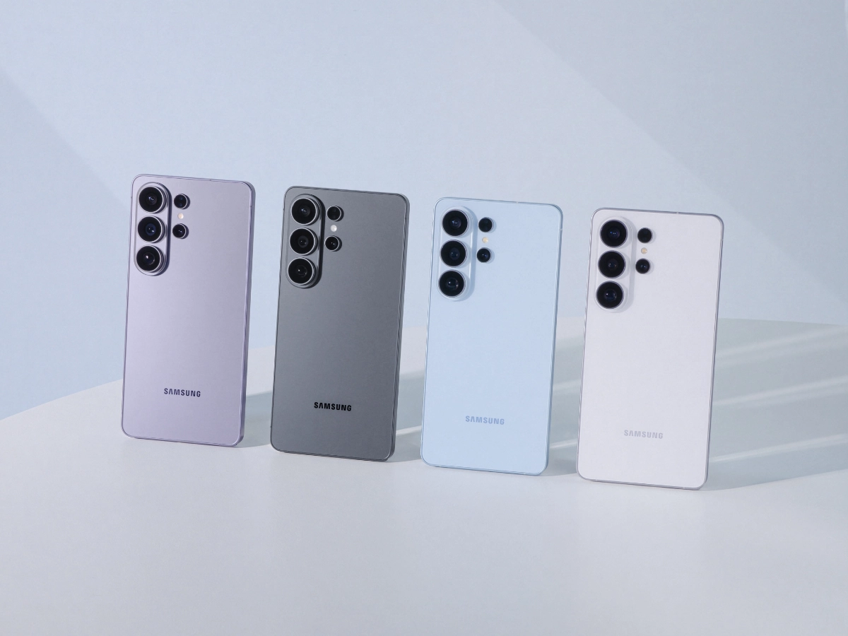 A photo of four S26 Ultra phones, standing next to each other, one in each of the colors: Cobalt Violet, Black, Sky Blue, White (in order).