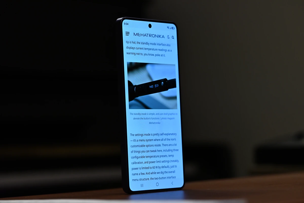 A photo of the screen under same settings, but under an approximately 45-degree angle. The colors wash out and become blue-ish, but the content remains legible at off-angles.